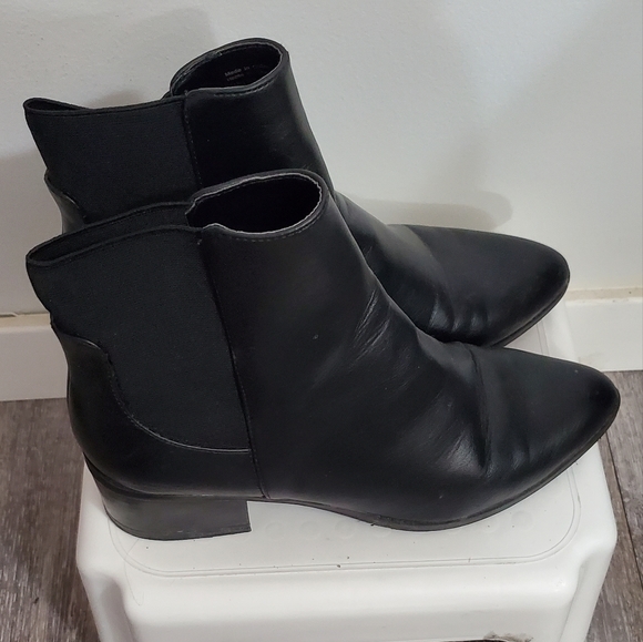 Boot - Picture 2 of 3